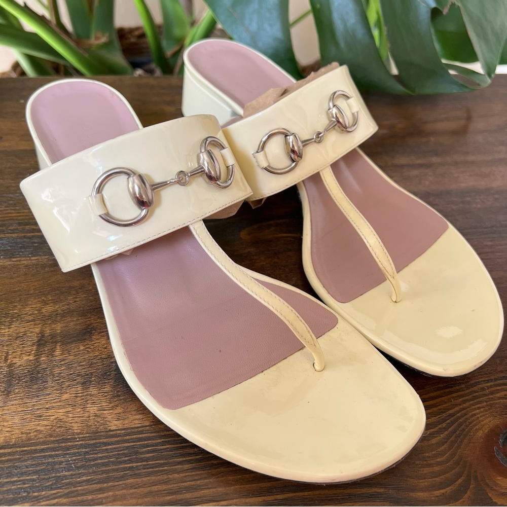Gucci Cream Patent Leather Horsebit Thong Block Heel Sandals EU39.5
